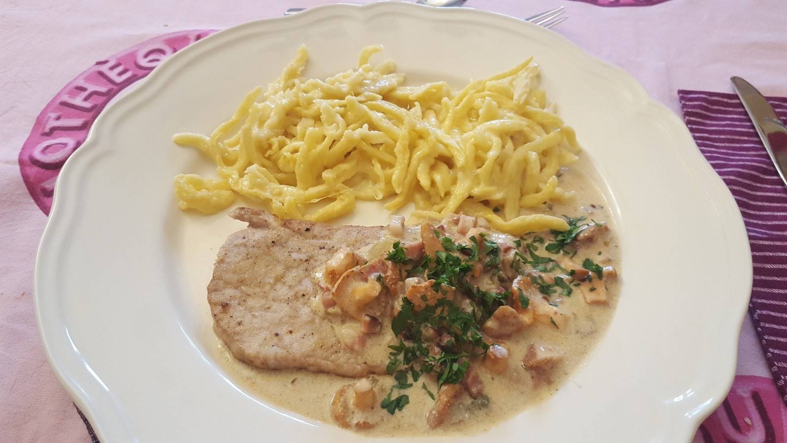 Putenschnitzel nach Wiener Art mit selbstgemachten Pommes Frites Rezept ...