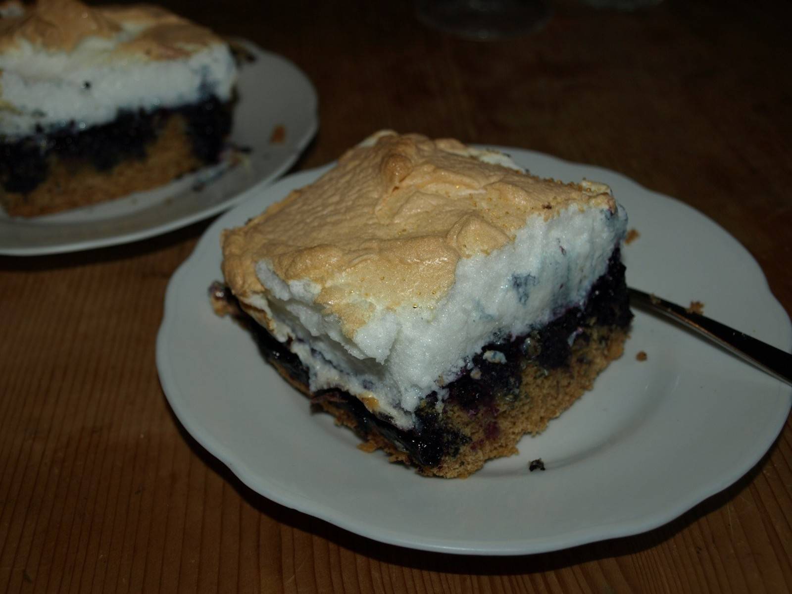 Heidelbeerkuchen mit Schneehaube Rezept - ichkoche.at