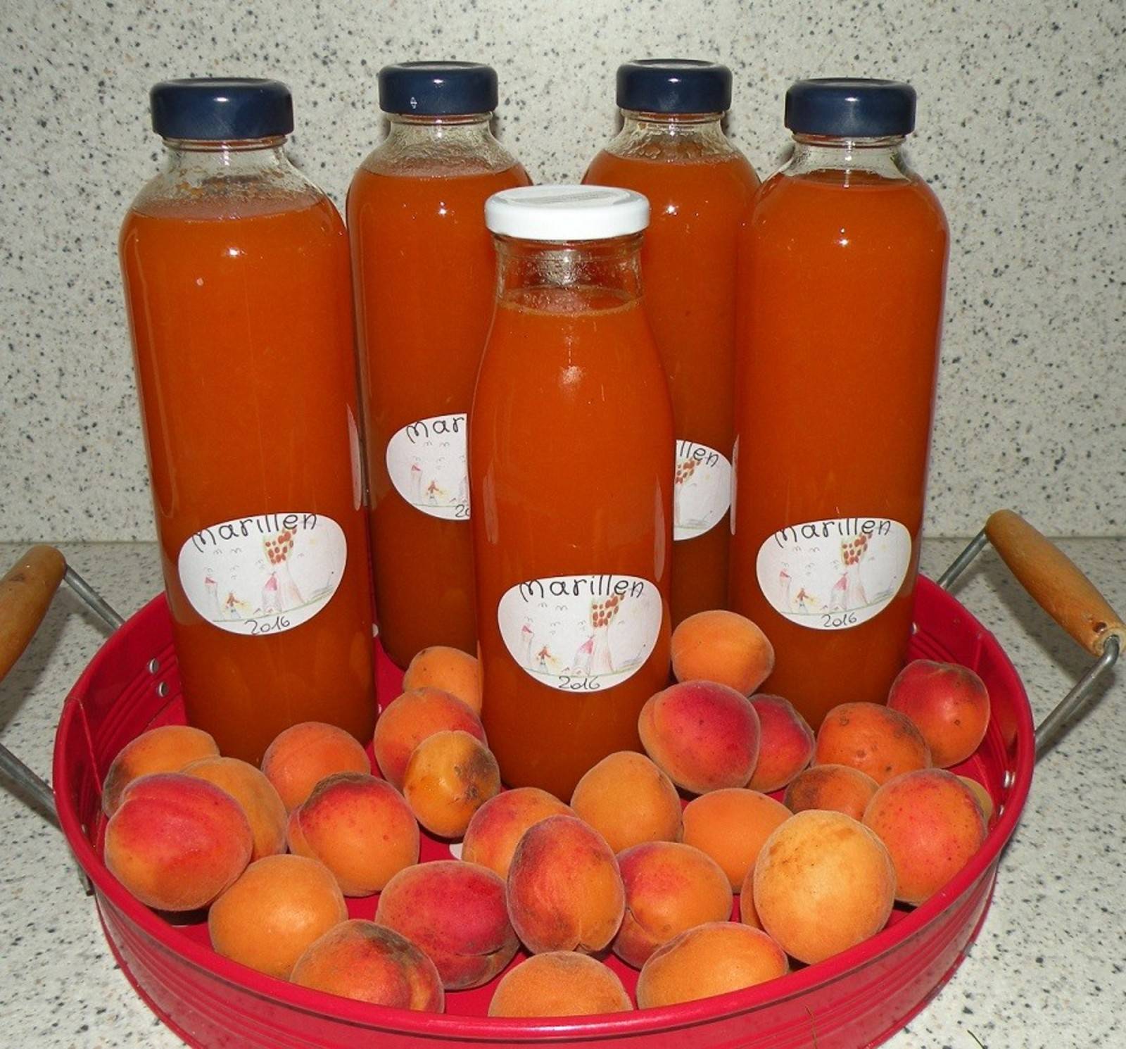 Marillensaft spritzig