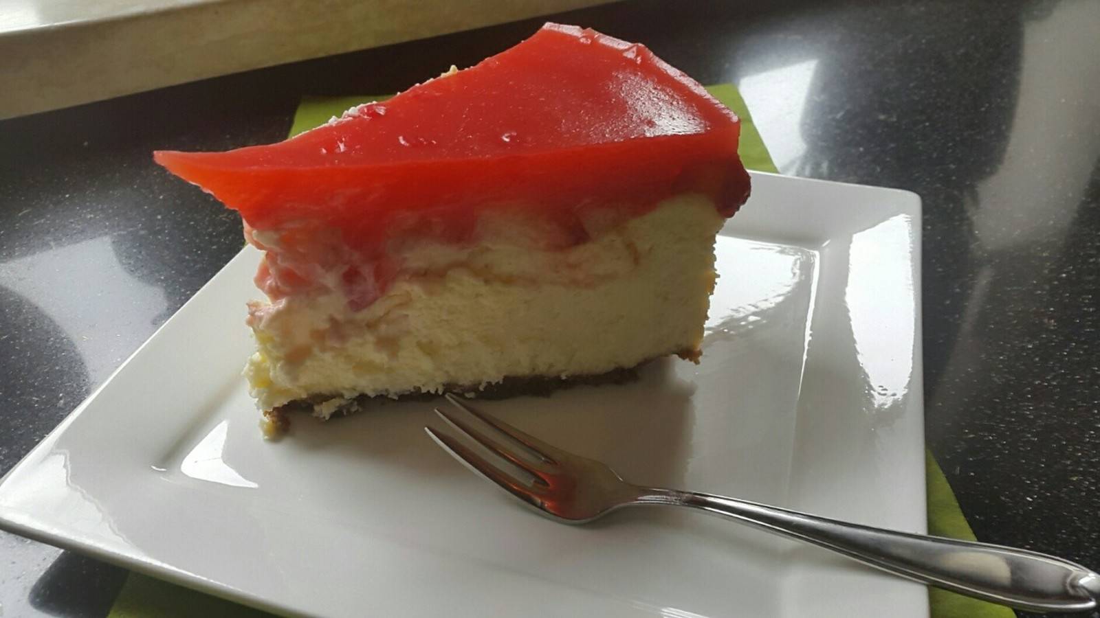 Cheesecake mit Erdbeer-Limes-Topping