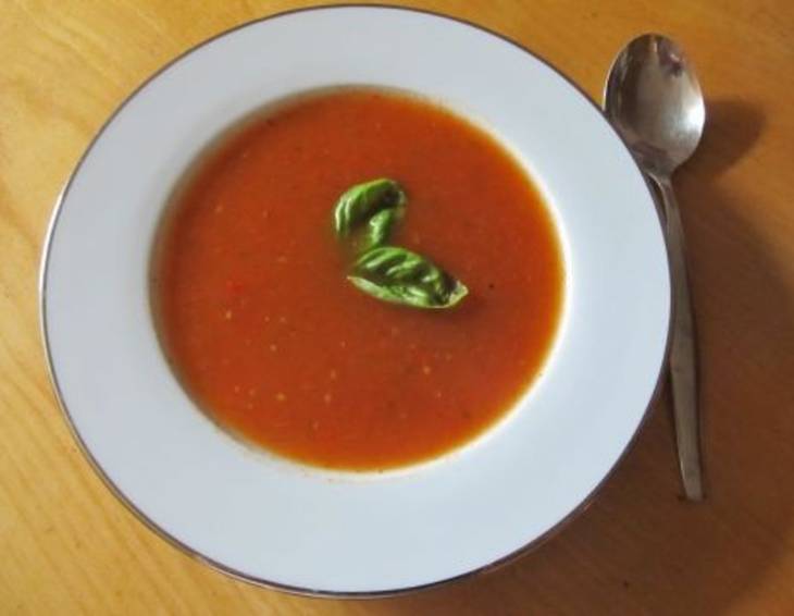 Tomatensuppe mit Basilikum