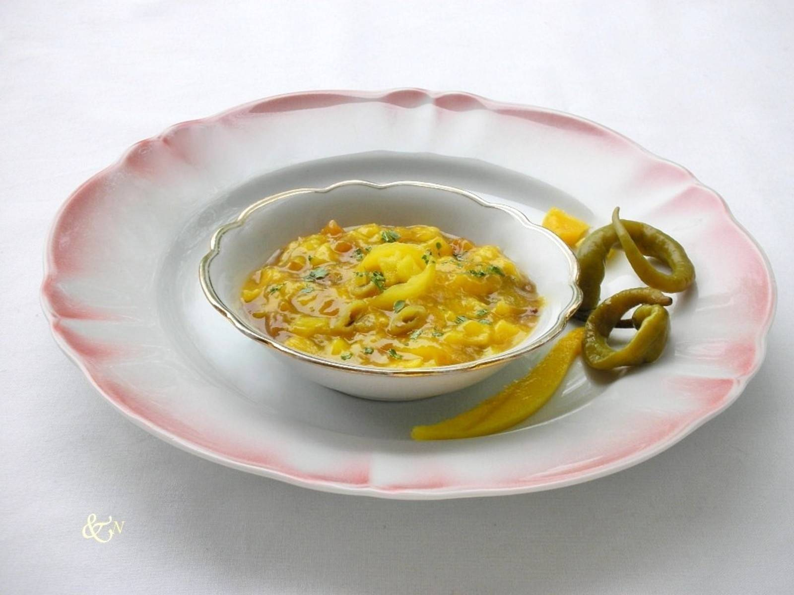 Scharfer Curry-Mango-Dip