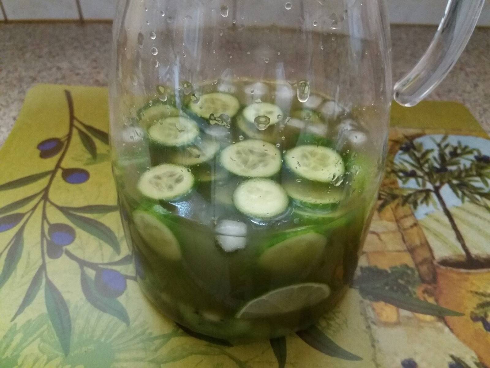 Grüne Eistee-Bowle alkoholfrei Rezept - ichkoche.de Grüne Eistee-Bowle alkoholfrei Rezept - ichkoche.de