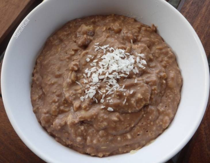Schoko-Kokos Porridge mit Banane Schoko-Kokos Porridge mit Banane