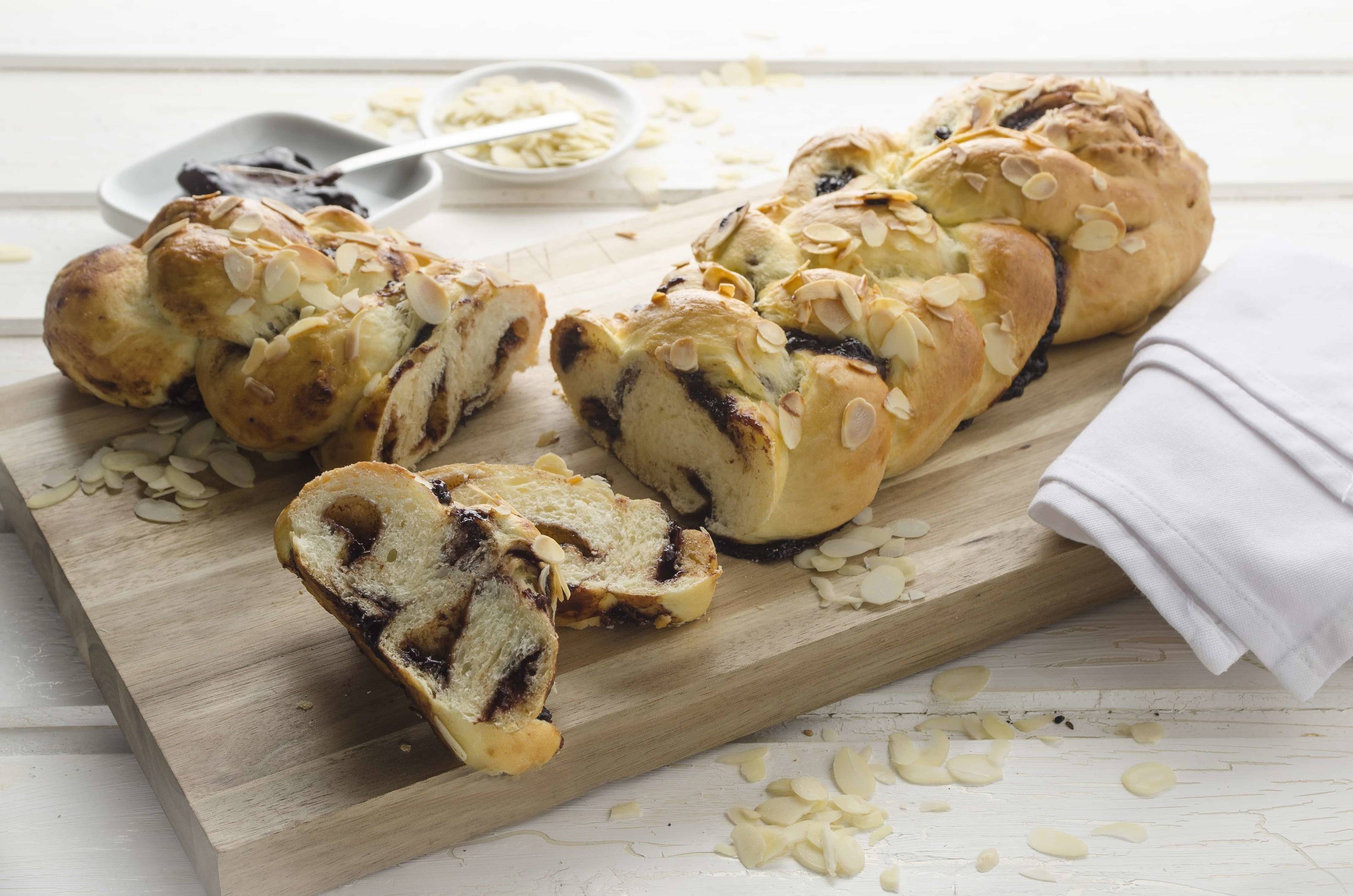Gefüllter Weihnachtsstriezel Rezept