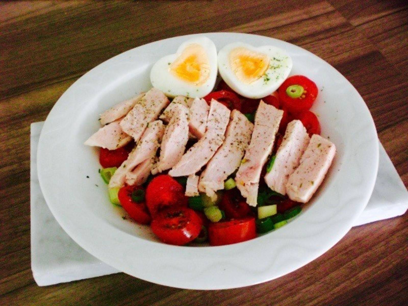 Putenbruststreifen auf Tomatensalat Rezept - ichkoche.de Putenbruststreifen auf Tomatensalat Rezept - ichkoche.de