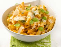 Penne aglio e olio mit Kräutern Penne aglio e olio mit Kräutern