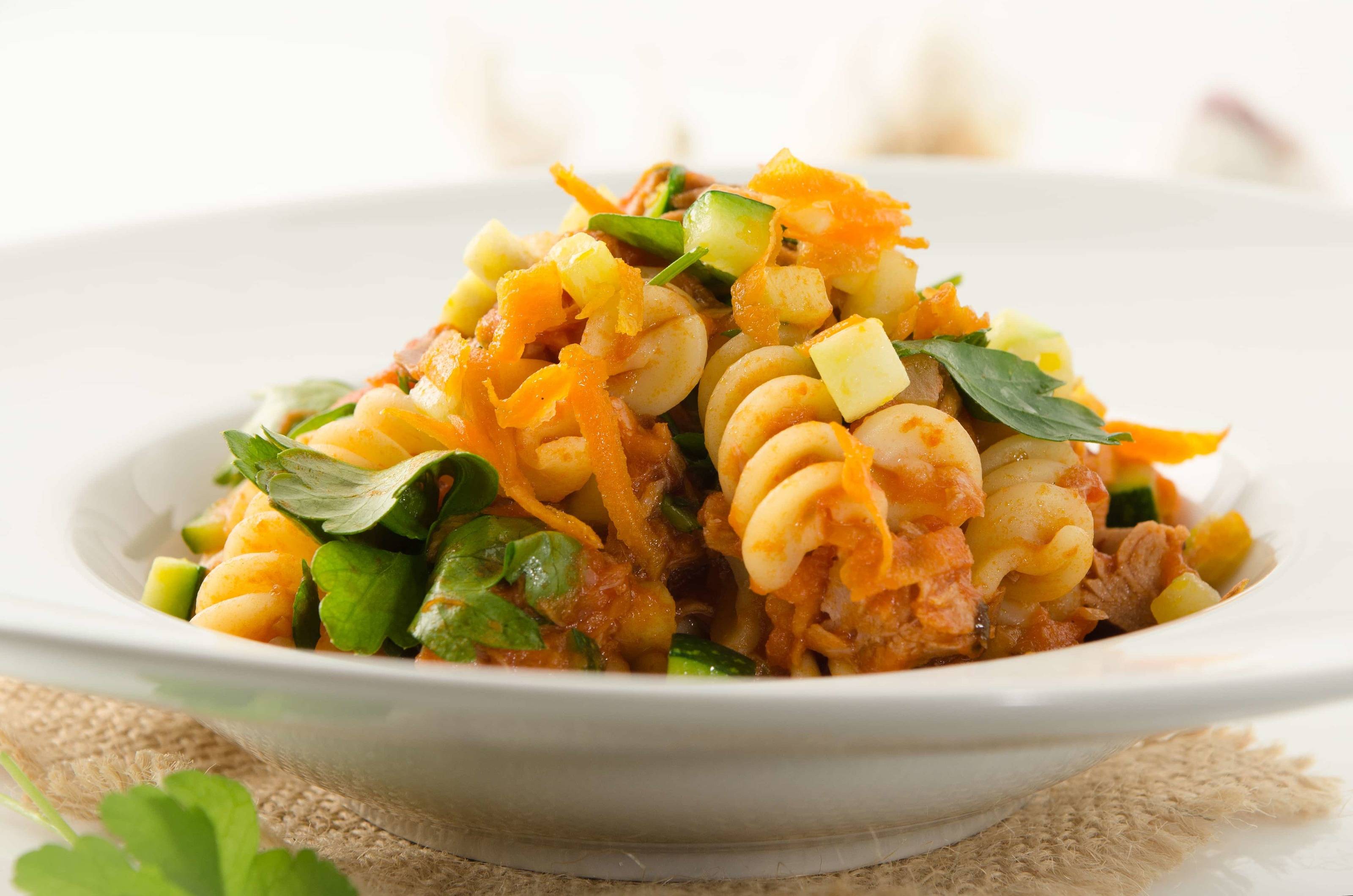 Pasta mit Zucchini, Karotten und Thunfisch Rezept