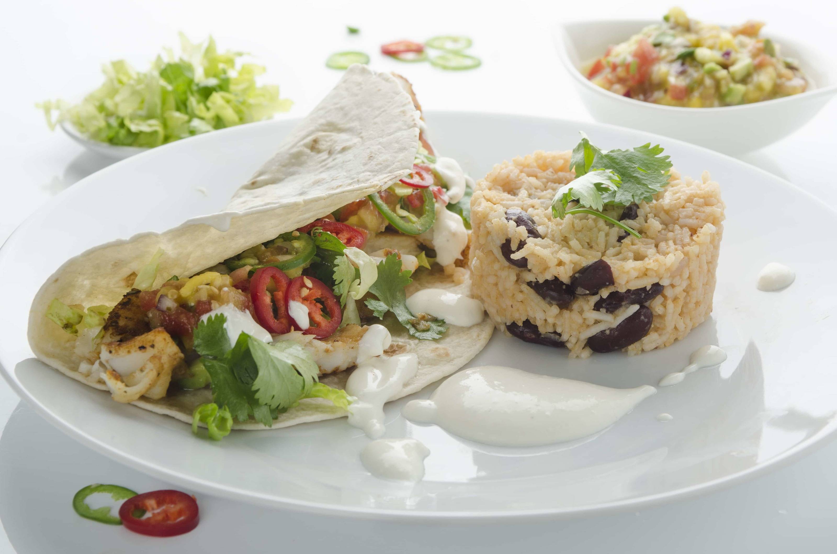 Fischtacos mit Mangosalsa, Zitronenrahm und Cajun-Reis Rezept