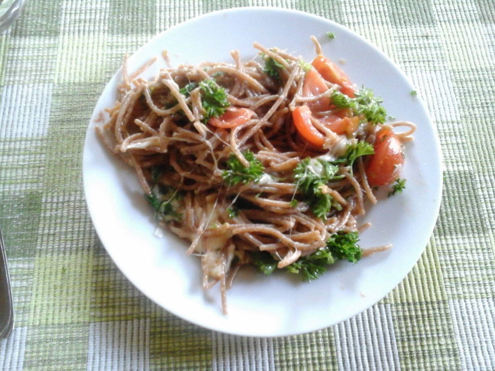 Vollkorn-Tomaten-Käse Spaghetti