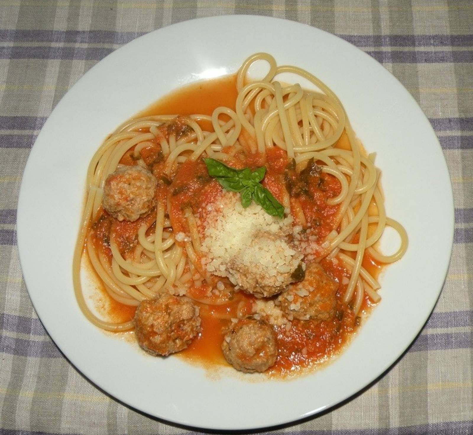 Spaghetti mit Fleischbällchen