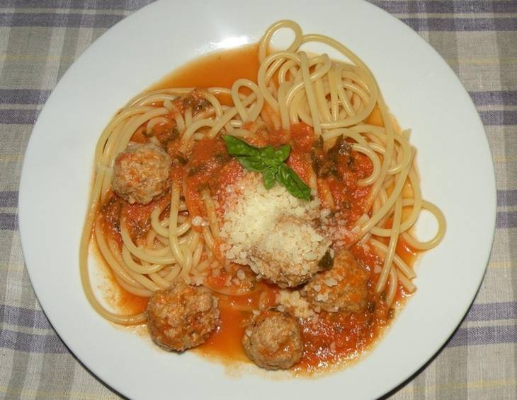 Spaghetti mit Fleischbällchen