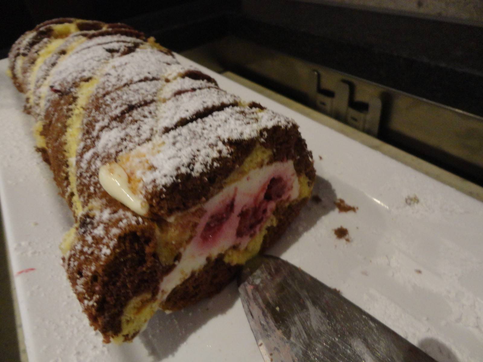 Schoko-Erdbeerroulade