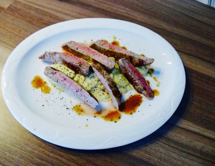 Rinderfiletstreifen mit Kartoffeln und Estragon-Mayonnaise Rinderfiletstreifen mit Kartoffeln und Estragon-Mayonnaise