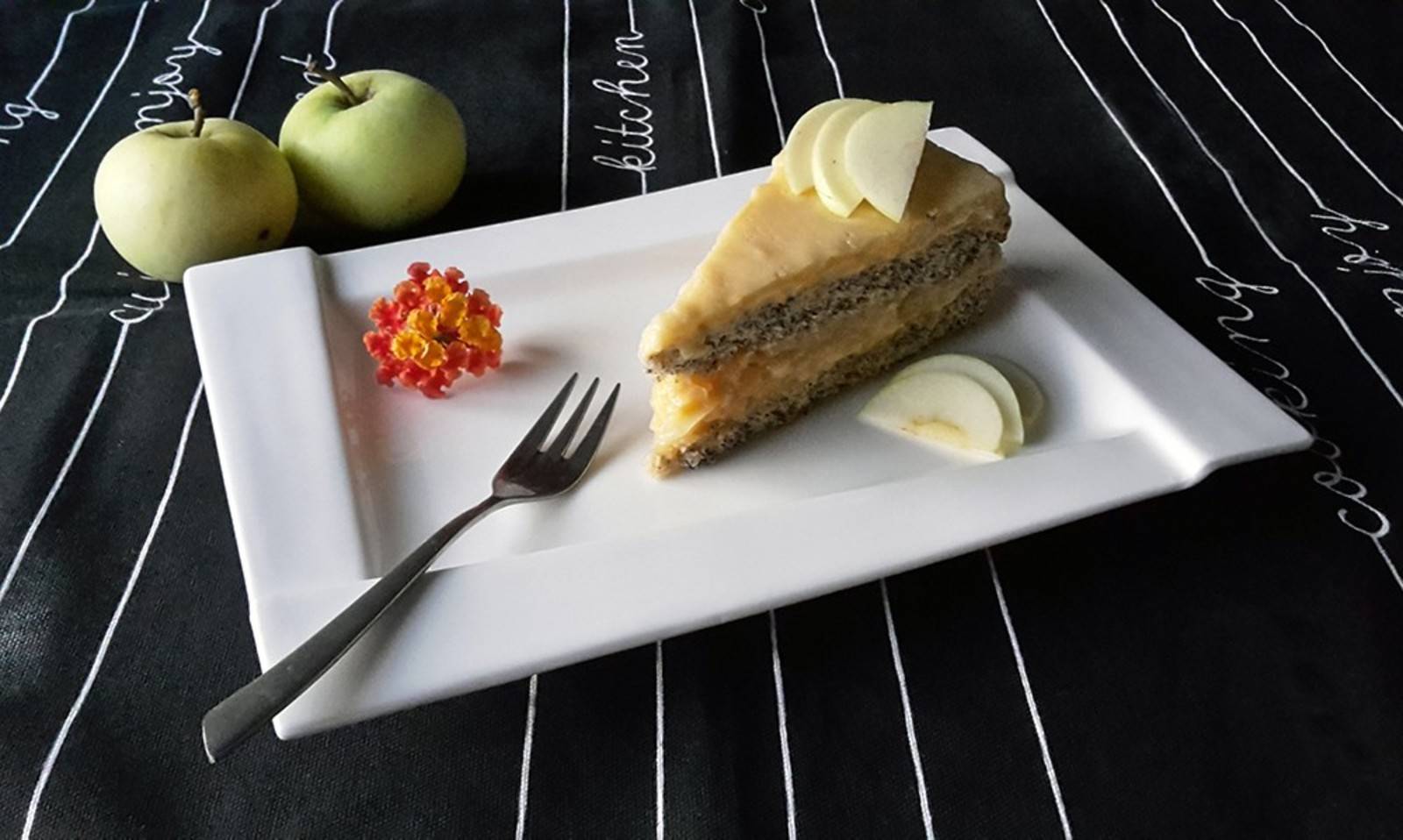 Mohntorte mit Apfelcreme Rezept - ichkoche.at Mohntorte mit Apfelcreme Rezept - ichkoche.at