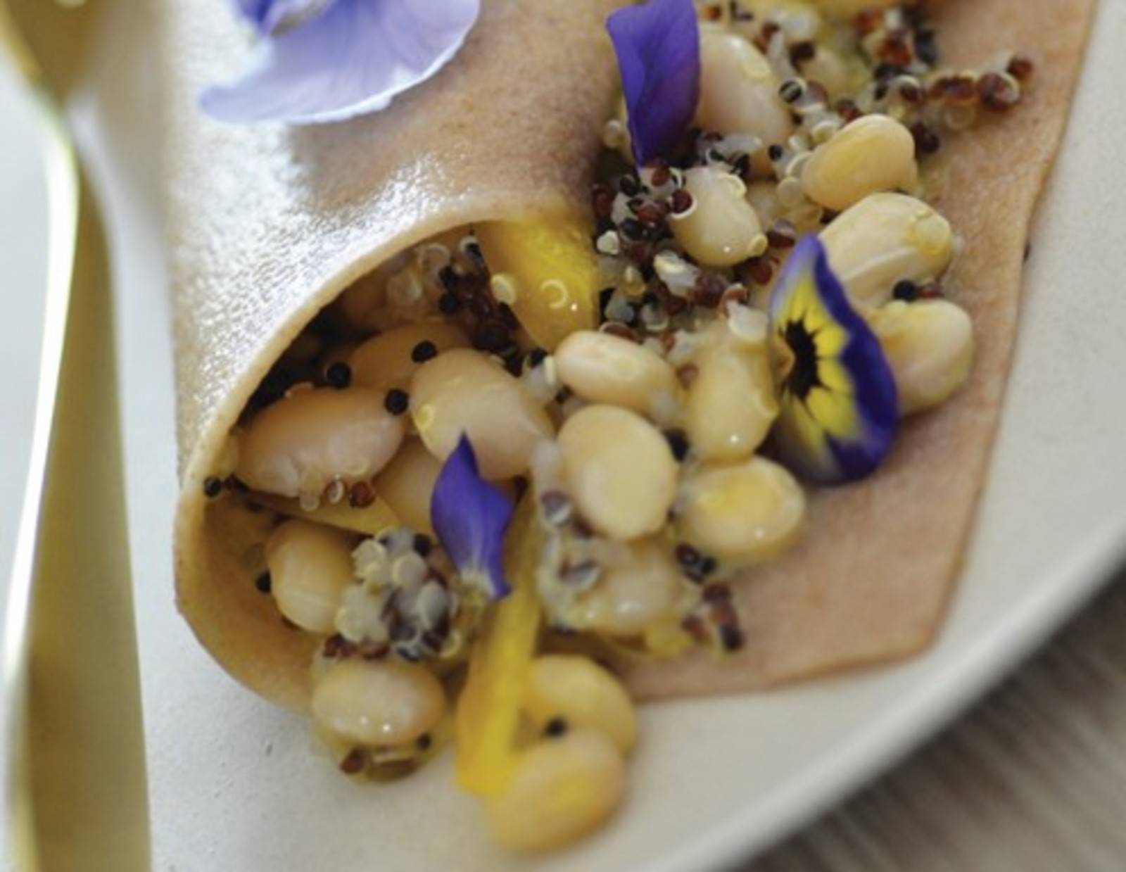 Dinkelpastaröllchen mit Quinoa und Bohnen Rezept