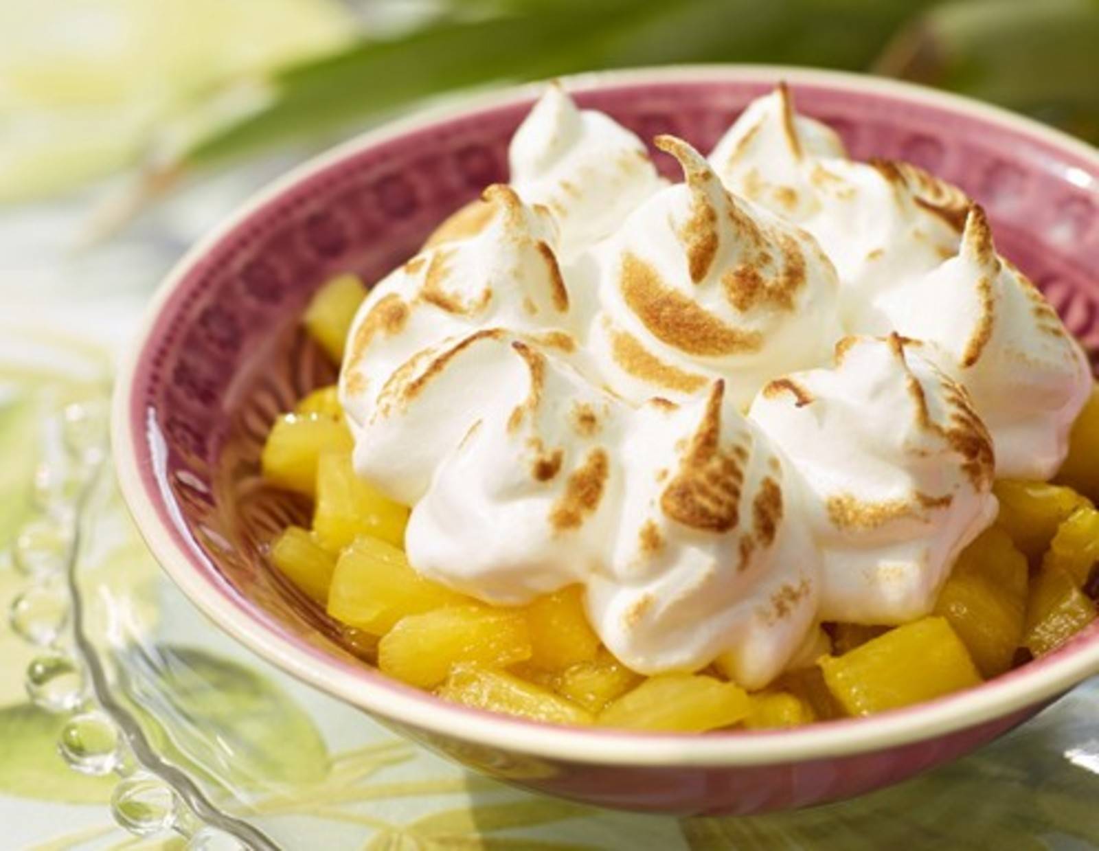 Abacaxi com suspiro (Ananas mit Schneehaube) Rezept - ichkoche