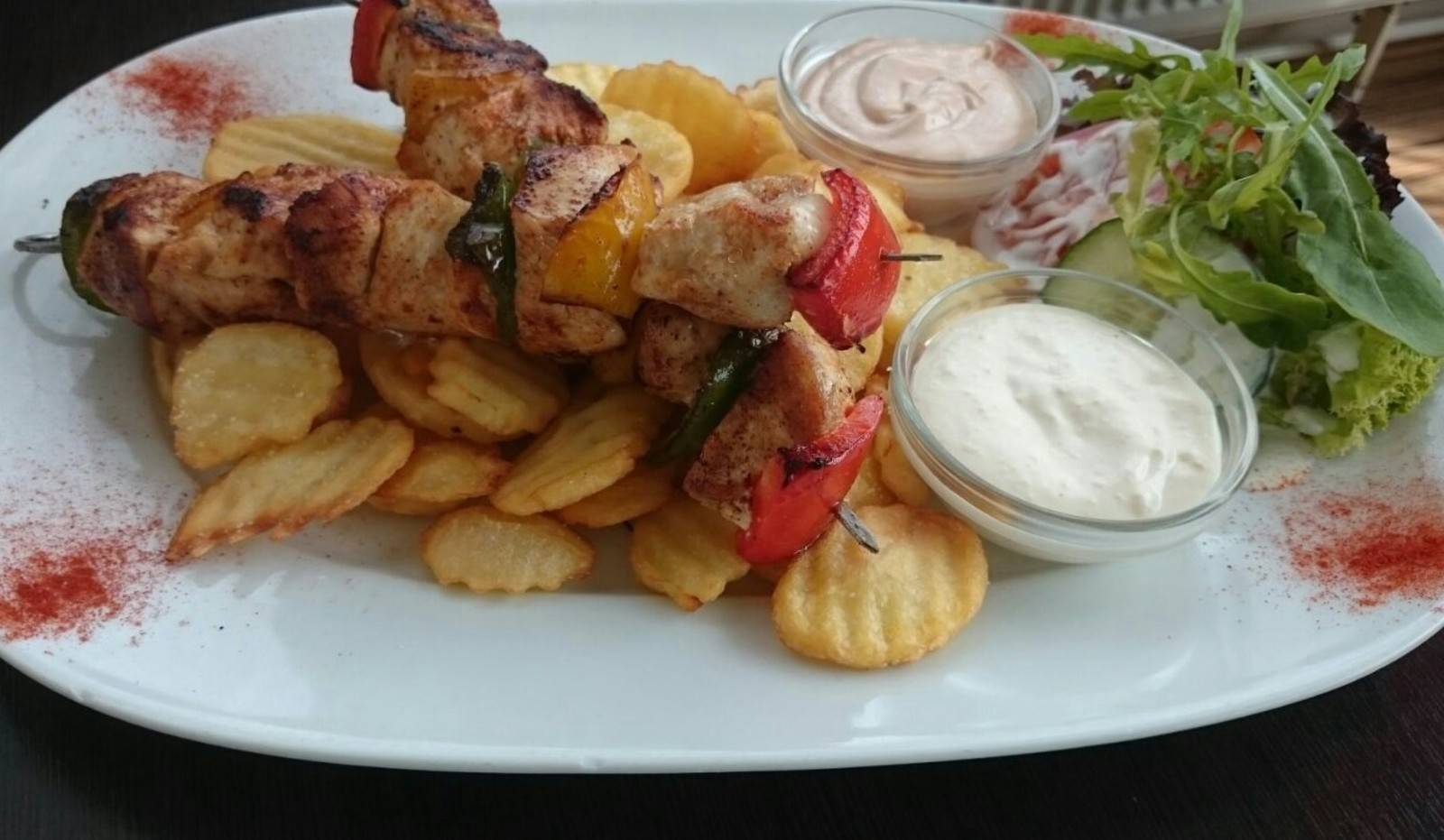Putenspieße mit Joghurtdip Rezept - ichkoche.de