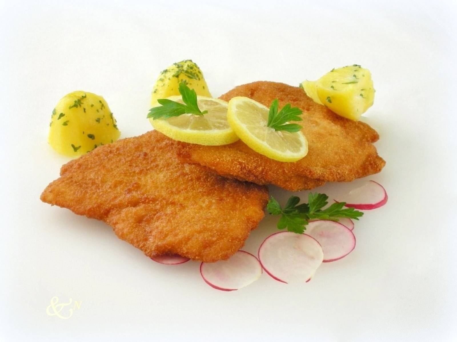 Wiener Hühnerschnitzel mit Petersilkartoffeln Rezept - ichkoche.de