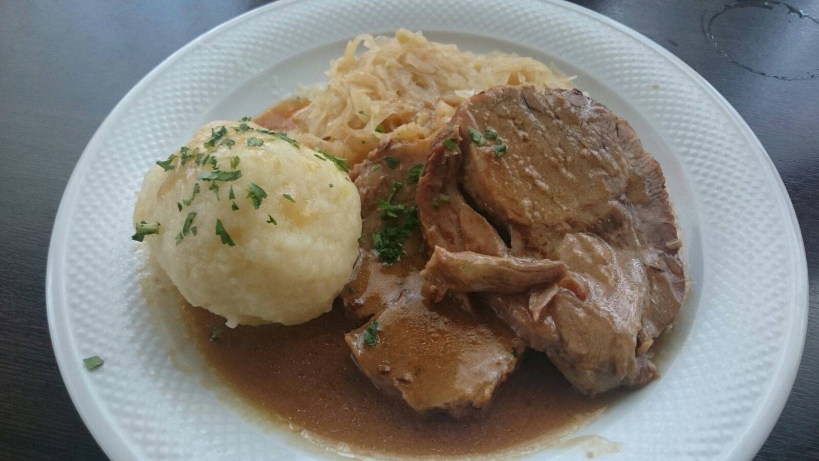 Saftiger Schweinsbraten