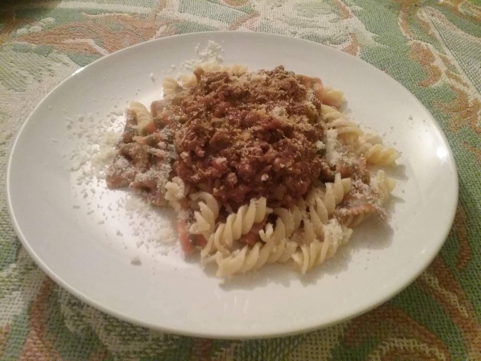 Nudeln mit pikanter Fleischsauce Rezept - ichkoche.de