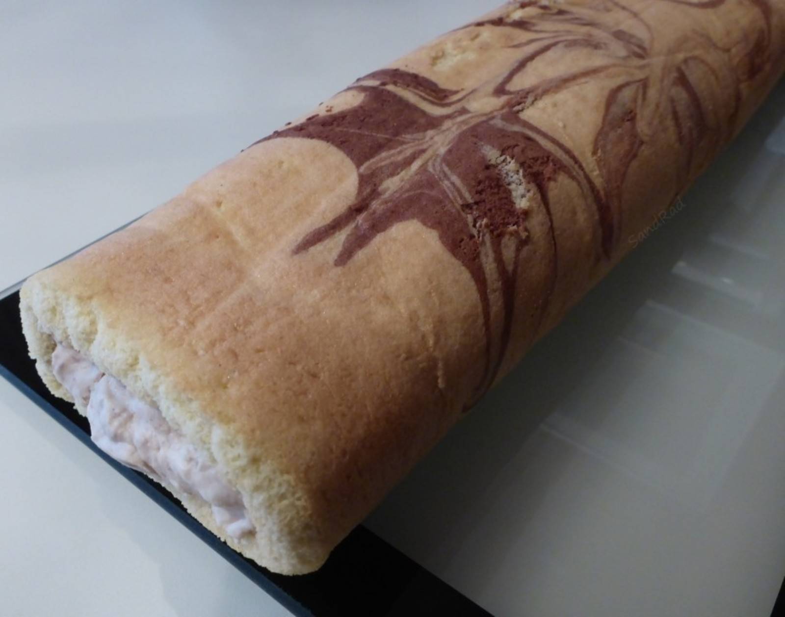 Biskuitroulade mit Bananencreme Rezept - ichkoche.de Biskuitroulade mit Bananencreme Rezept - ichkoche.de