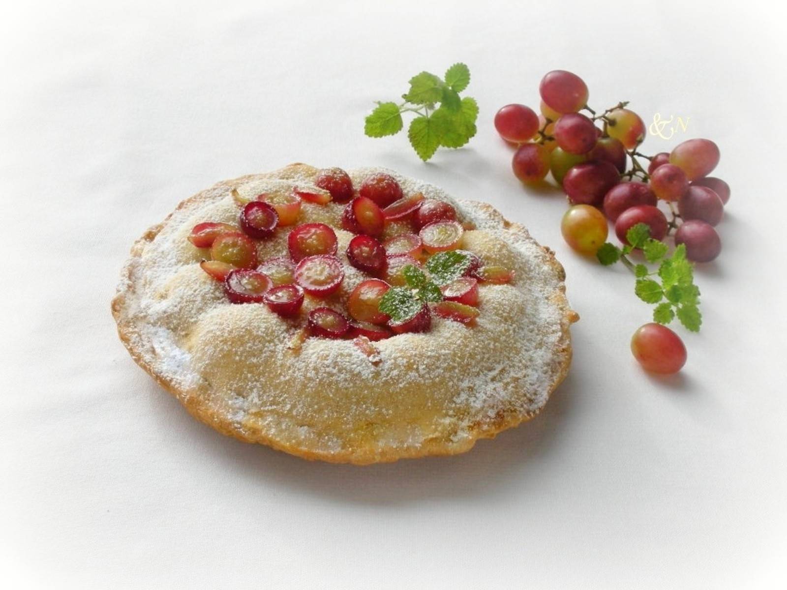 Süße Focaccia mit Weintrauben Süße Focaccia mit Weintrauben