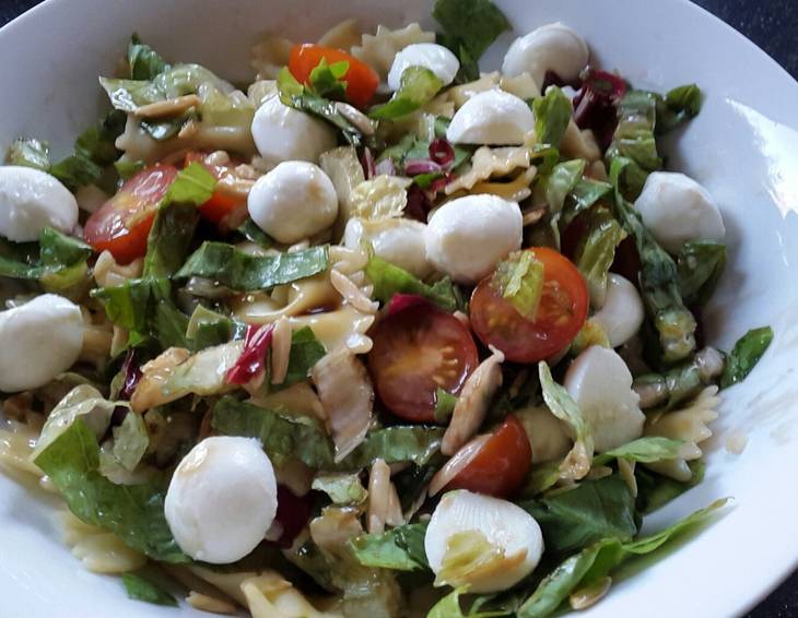 Römischer Nudelsalat mit Mozzarella Römischer Nudelsalat mit Mozzarella