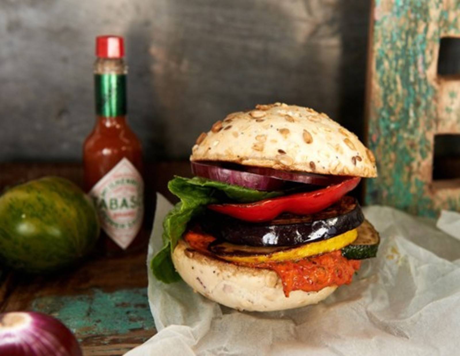 Tomaten-Melanzani-Avocado-Burger Rezept