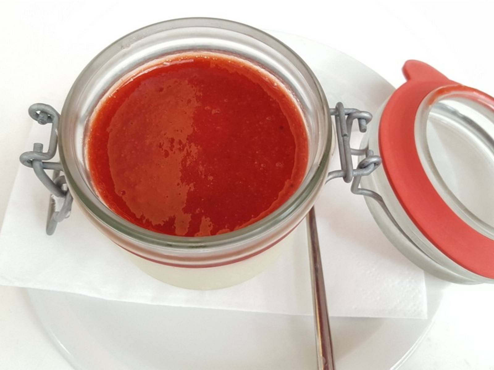 Panna Cotta mit Erdbeersoße Rezept - ichkoche.de