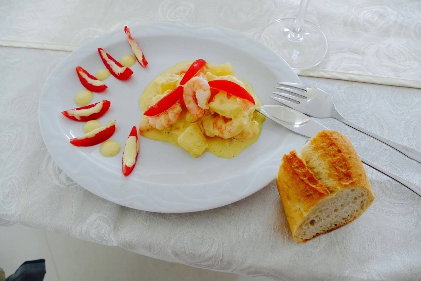 geflügelsalat mit ananas und curry