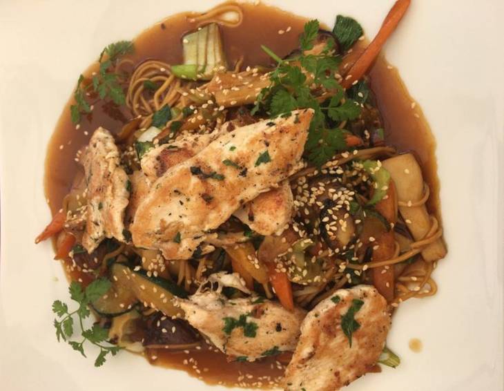 Eiernudeln mit Huhn Eiernudeln mit Huhn