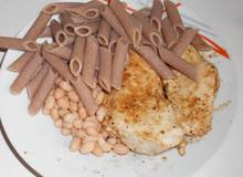 Putenbrust mit Nudeln und weißen Bohnen Putenbrust mit Nudeln und weißen Bohnen