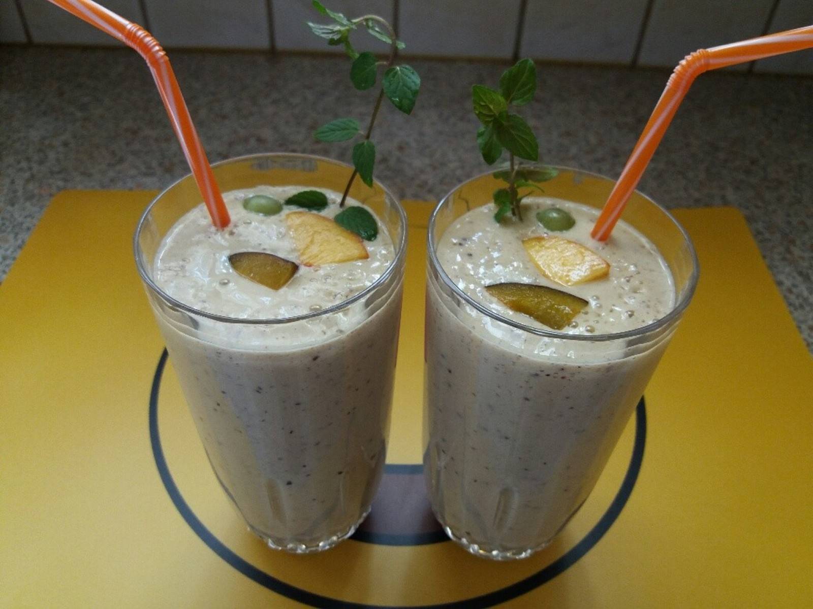 Nektarinen-Zwetschken-Trauben-Shake Rezept - ichkoche.at