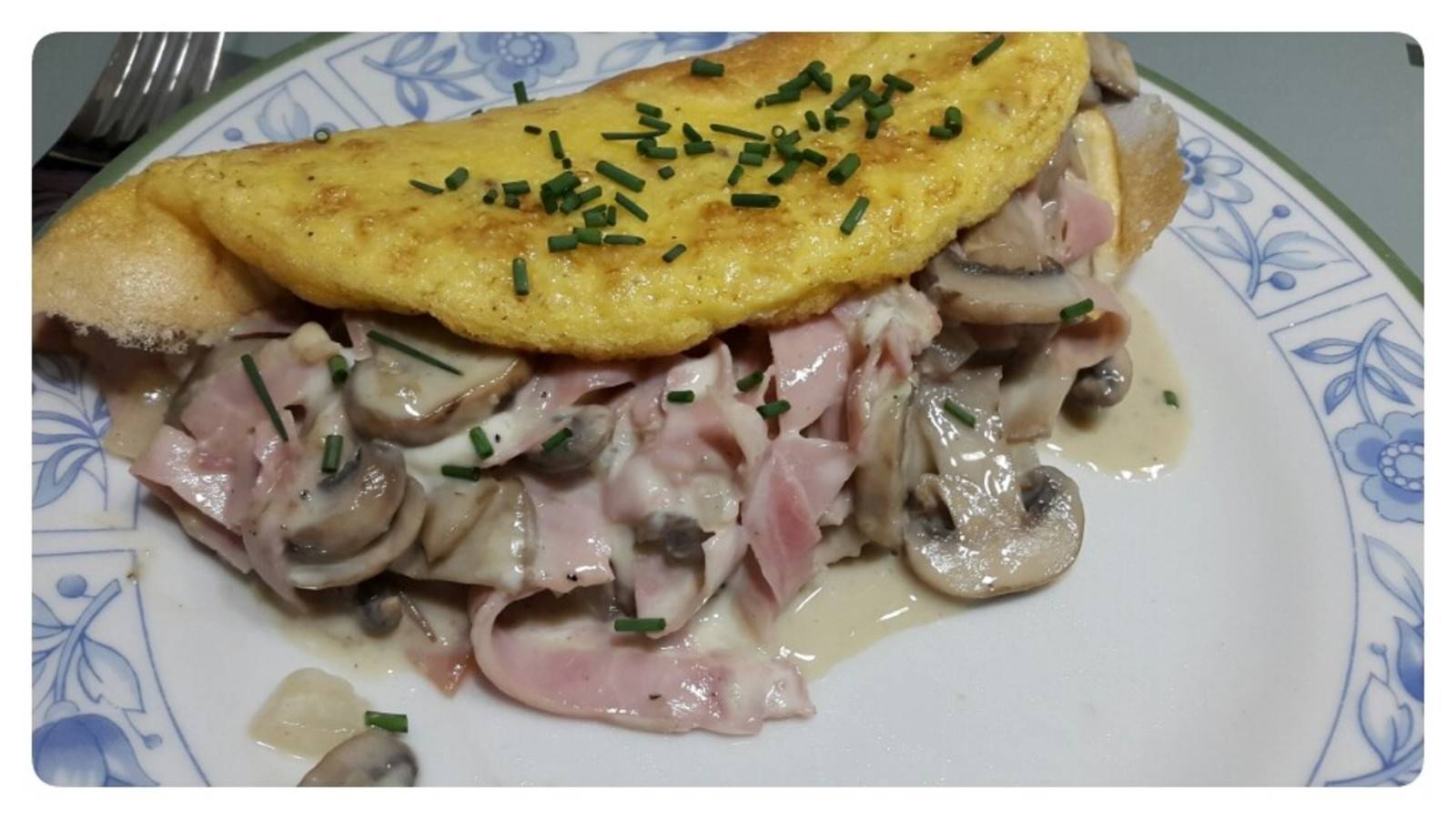 Omelette mit Schinken-Champignon-Füllung