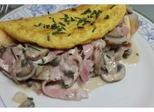 Omelette mit Schinken-Champignon-Füllung Omelette mit Schinken-Champignon-Füllung