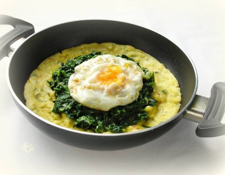 Erdäpfelomelette mit Spinat und Spiegelei Erdäpfelomelette mit Spinat und Spiegelei