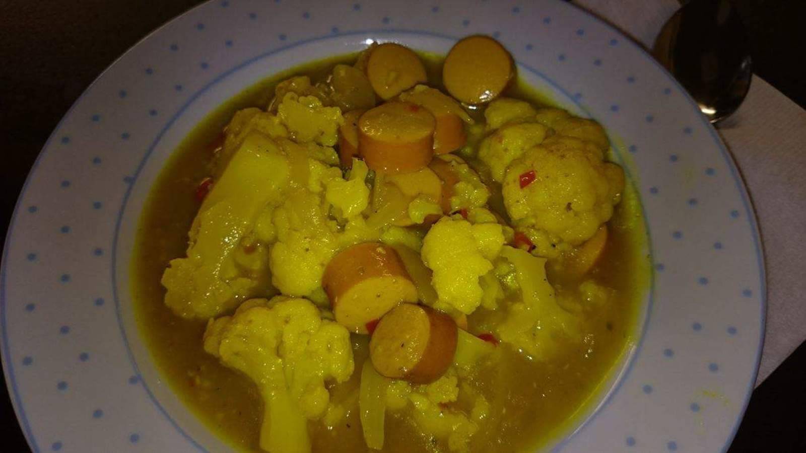 Karfiolcurry mit Würstel