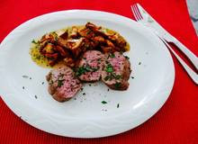 Lammlachs mit Eierschwammerl Ragout Lammlachs mit Eierschwammerl Ragout