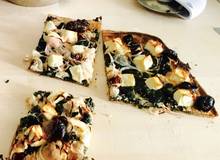 Flammkuchen mit Spinat und Feta