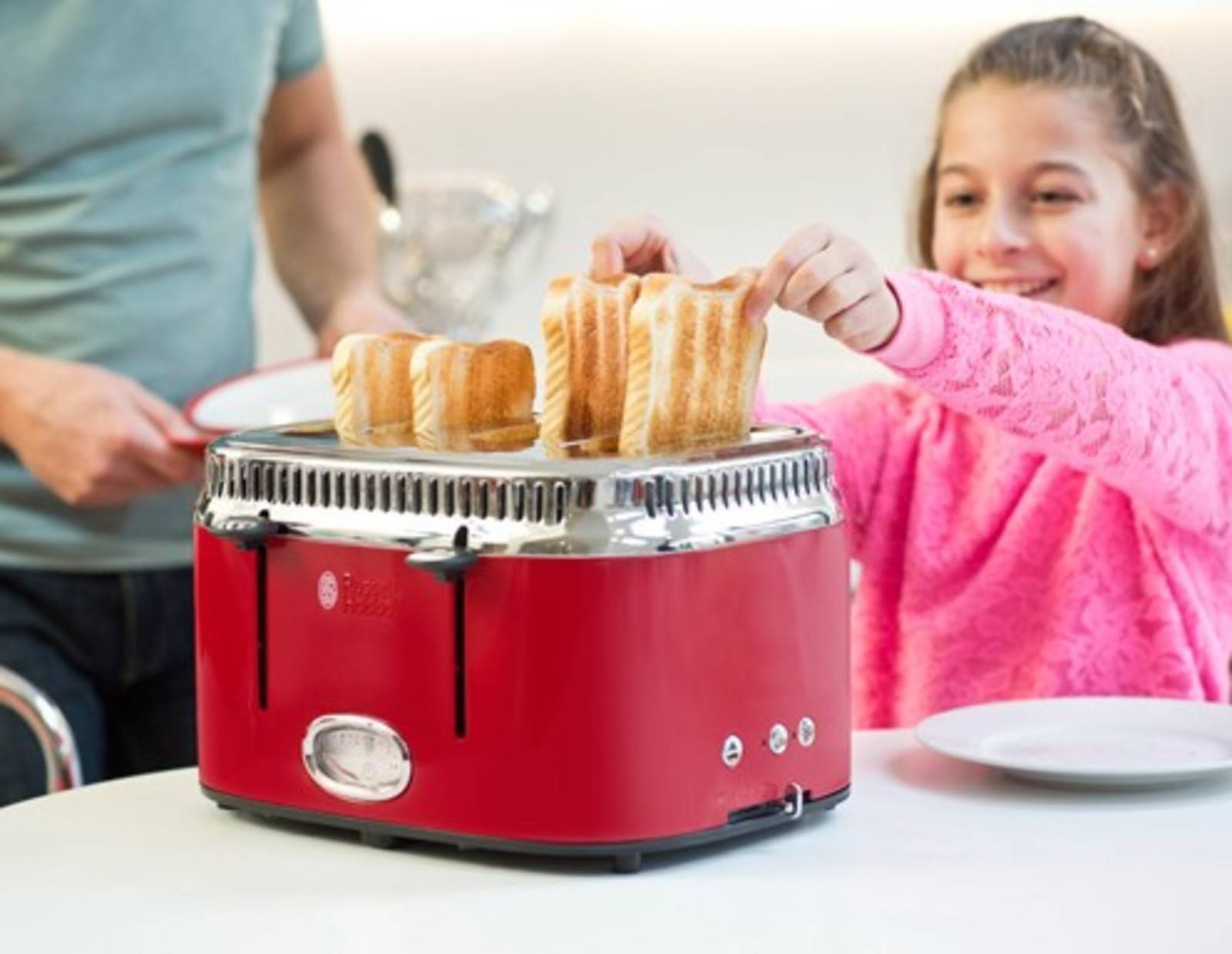 Retro Ribbon Red 4-Schlitz-Toaster von Russell Hobbs Lifesyle 1