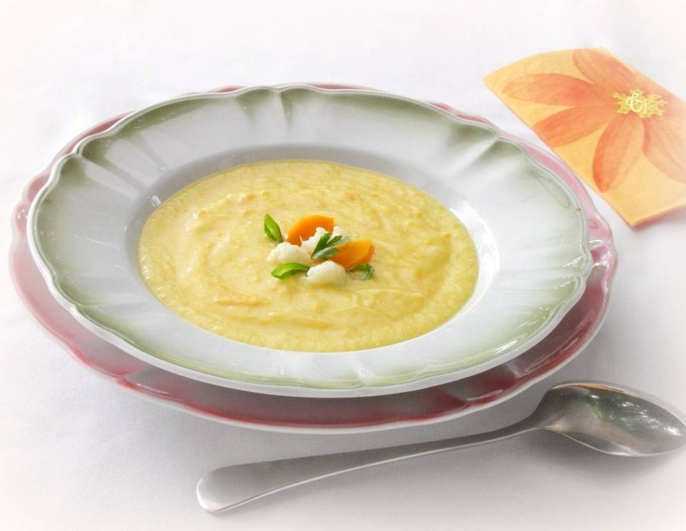 Karfiolsuppe mit Orangensaft verfeinert Karfiolsuppe mit Orangensaft verfeinert