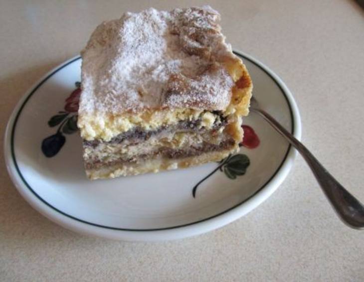 Slowenischer Vierlingsstrudel (Gibanica)