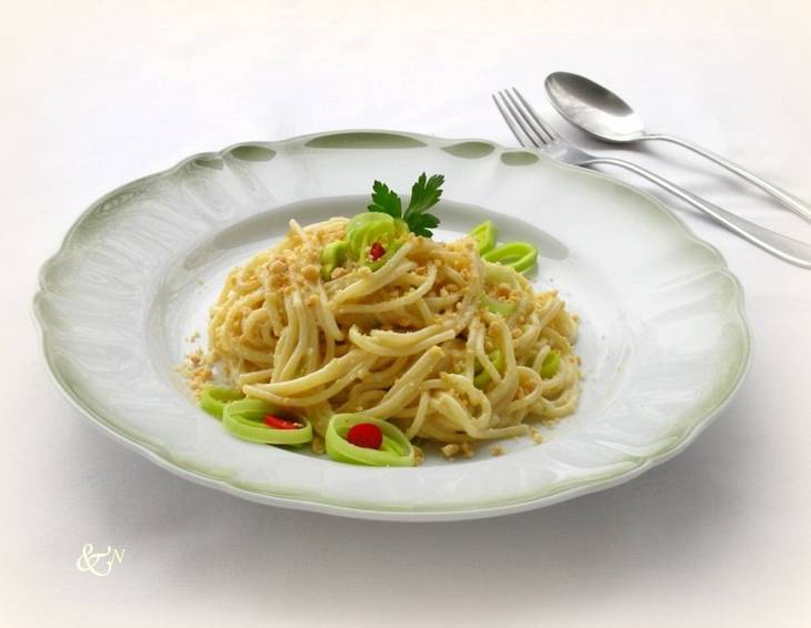 Spaghetti mit Lauch und Mandel-Gorgonzola-Sauce Spaghetti mit Lauch und Mandel-Gorgonzola-Sauce