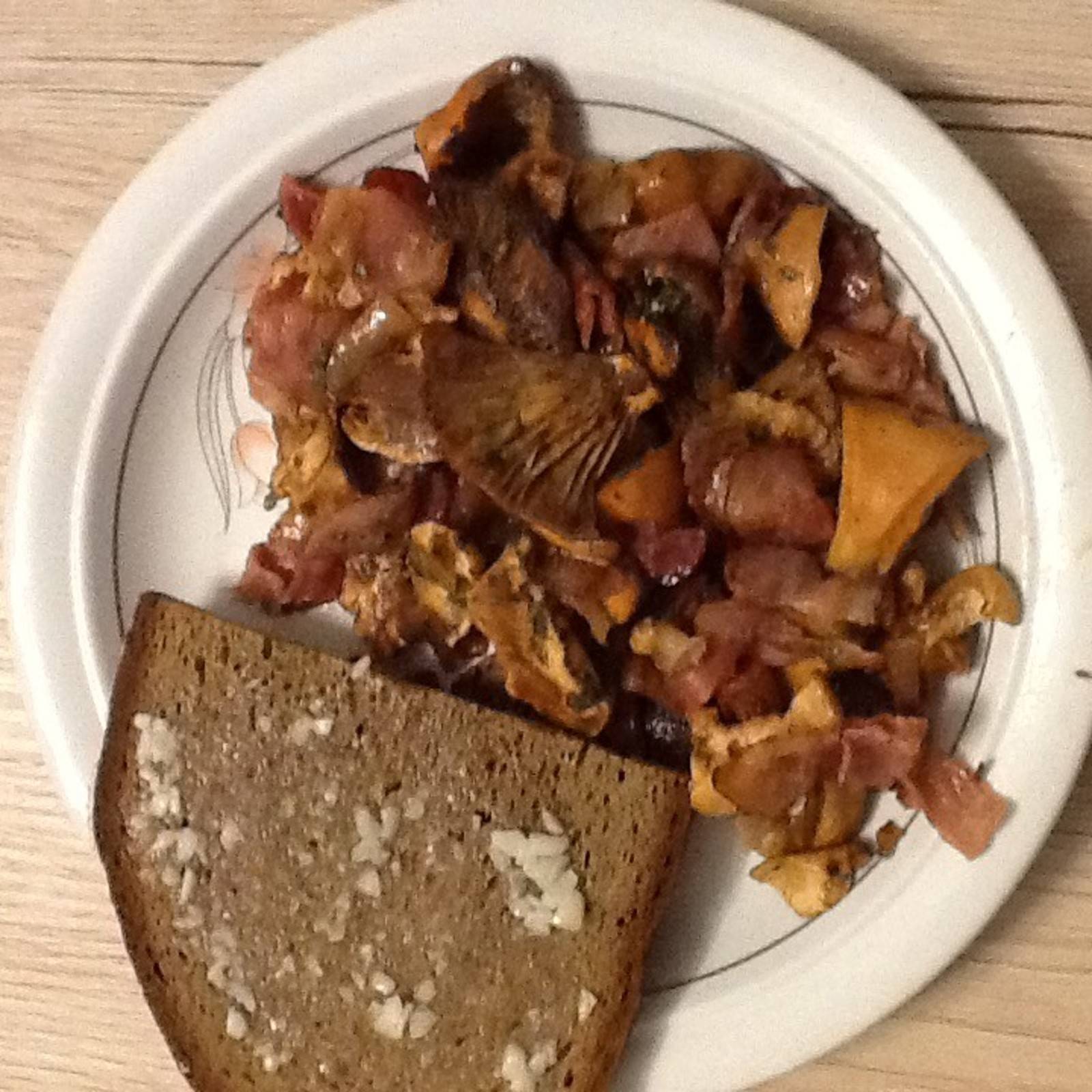 Reizker gebraten mit getoastetem Knoblauchbrot Rezept - ichkoche.de Reizker gebraten mit getoastetem Knoblauchbrot Rezept - ichkoche.de