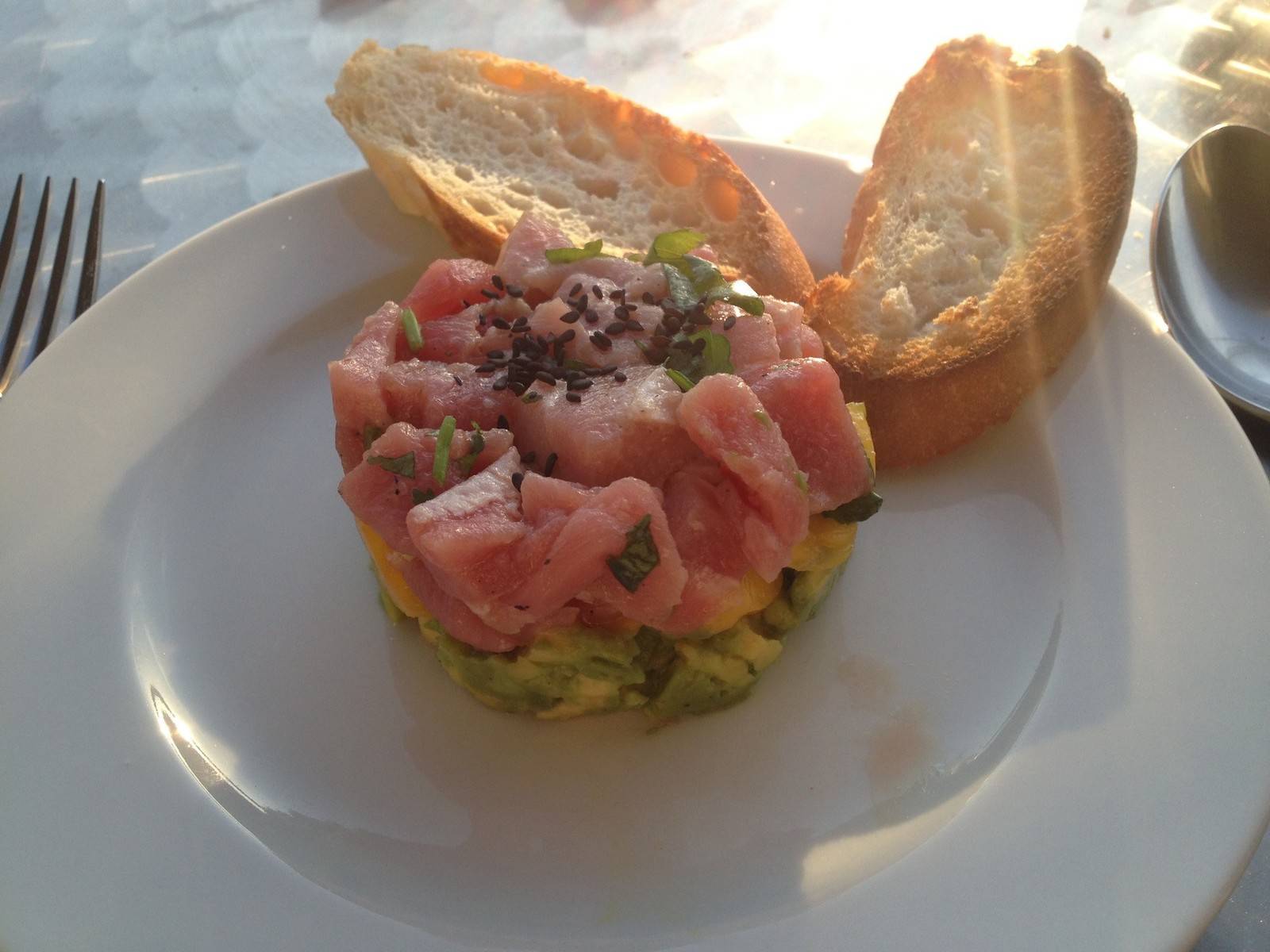 Thunfischtatar mit Mango-Avocado Rezept - ichkoche.de Thunfischtatar mit Mango-Avocado Rezept - ichkoche.de