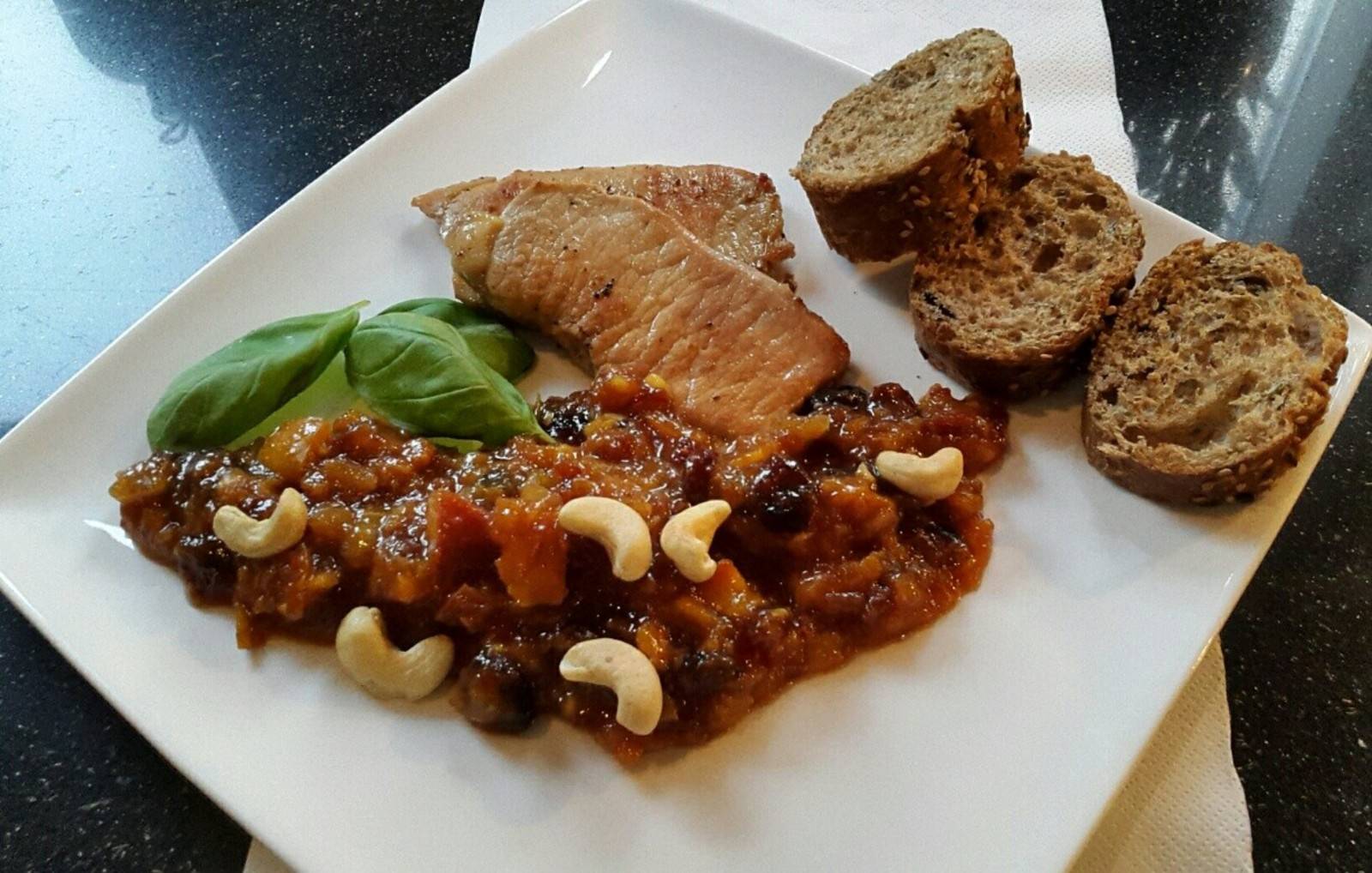 Filetsteaks mit feurigen Nektarinen-Chutney Rezept - ichkoche.at Filetsteaks mit feurigen Nektarinen-Chutney Rezept - ichkoche.at