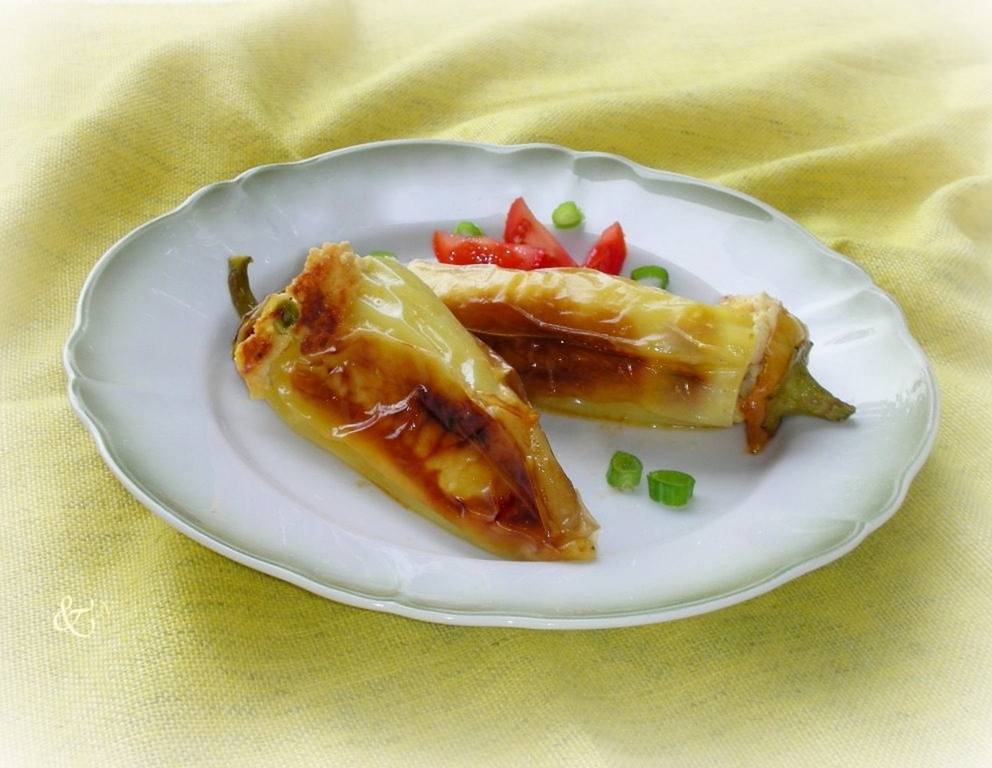 Spitzpaprika mit Kräuterfüllung Spitzpaprika mit Kräuterfüllung