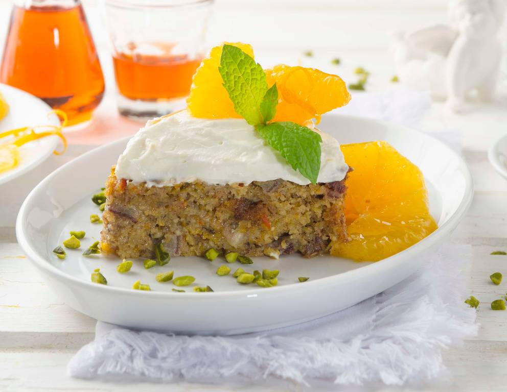 Getränkter Dinkel-Grießkuchen mit Rum-Orangen Getränkter Dinkel-Grießkuchen mit Rum-Orangen