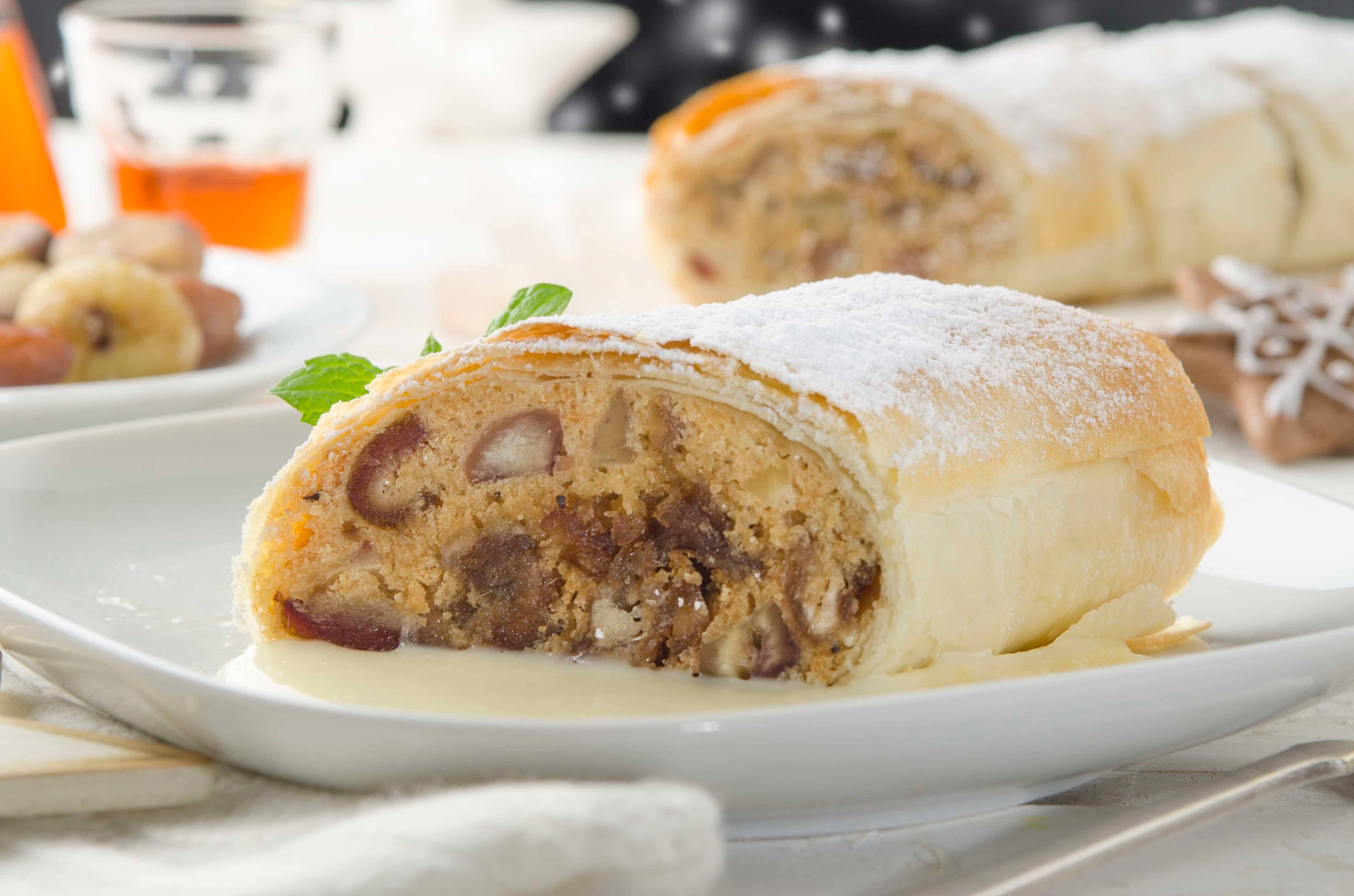 Maroni-Dattelstrudel mit lauwarmer Rumsauce Rezept